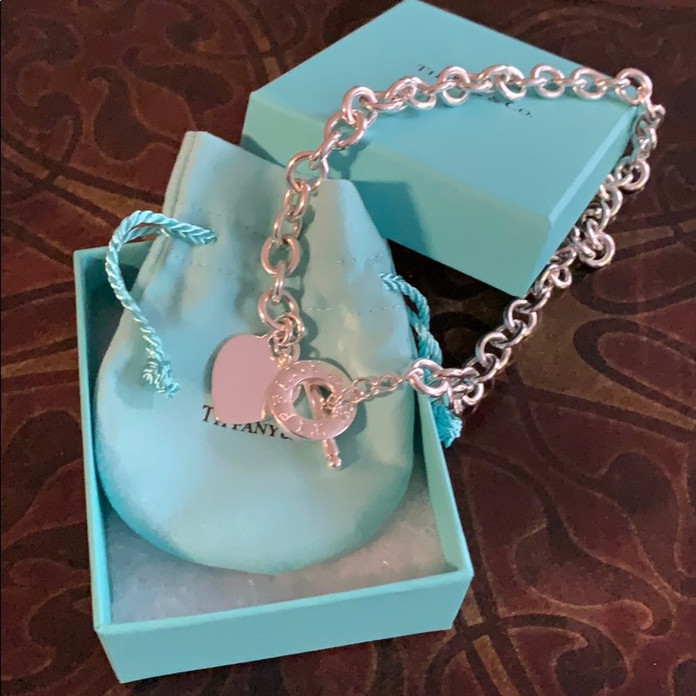 Vantage heart toggle necklace